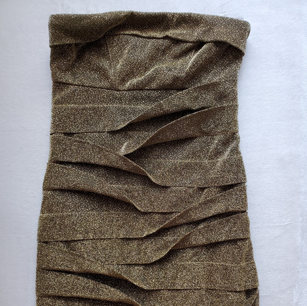 Mini strapless gold dress